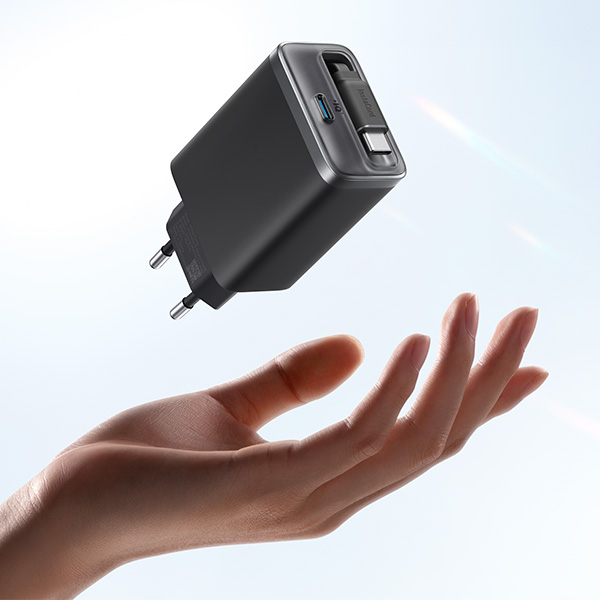 מטען קיר משולב כבל Anker Nano Charger 35W with USB-C cable בצבע שחור