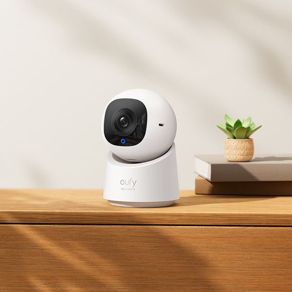 מצלמת אבטחה חכמה eufy Security Indoor Cam C220 2K