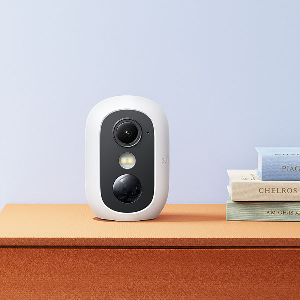 מצלמת אבטחת חוץ חכמה eufy Security Cam C35 FHD בצבע לבן